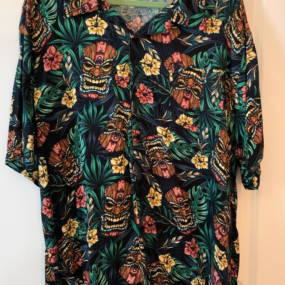 Men's Black Tropical Tiki Print Button-Down Shirt